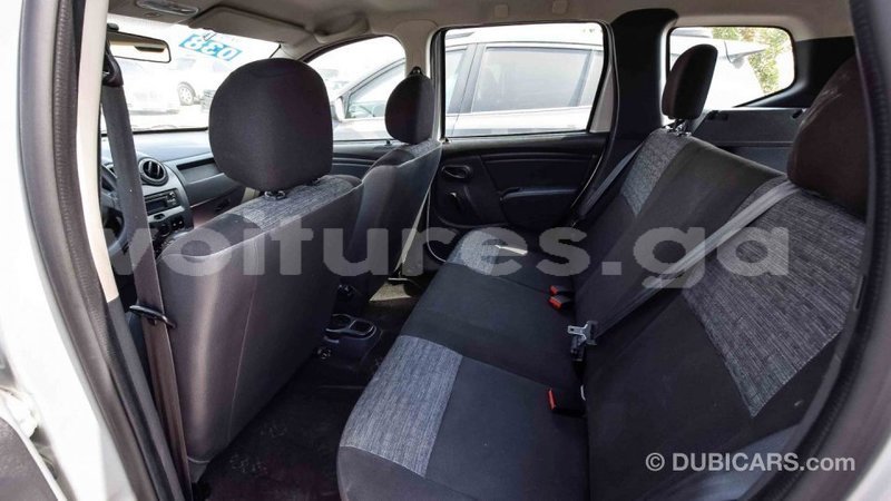 Big with watermark renault duster estuaire import dubai 4585