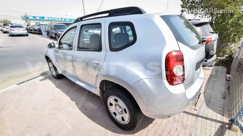 Big with watermark renault duster estuaire import dubai 4585