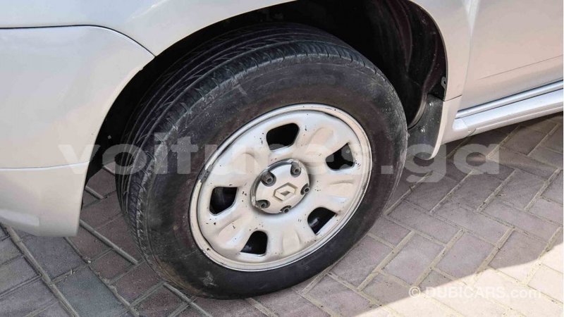 Big with watermark renault duster estuaire import dubai 4585