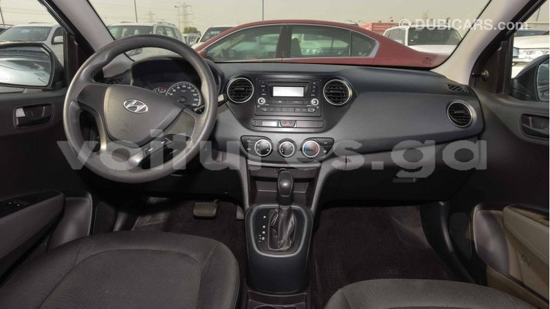 Big with watermark hyundai i10 estuaire import dubai 4594