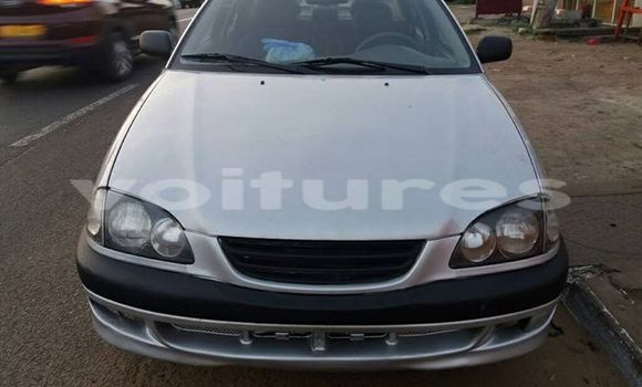 Sayi Na hannu Toyota Avensis Azurfa Mota in Libreville a estuary Sayi Na hannu Toyota Avensis Azurfa Mota in Libreville a estuary