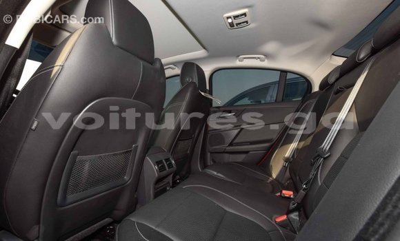 Acheter Import Voiture Jaguar XE Rouge à Import - Dubai, Estuaire Acheter Import Voiture Jaguar XE Rouge à Import - Dubai, Estuaire