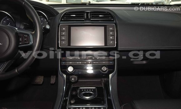 Acheter Import Voiture Jaguar XE Rouge à Import - Dubai, Estuaire Acheter Import Voiture Jaguar XE Rouge à Import - Dubai, Estuaire