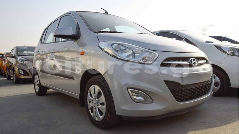 Big with watermark hyundai i10 estuaire import dubai 4596