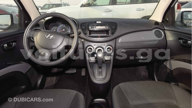 Big with watermark hyundai i10 estuaire import dubai 4596