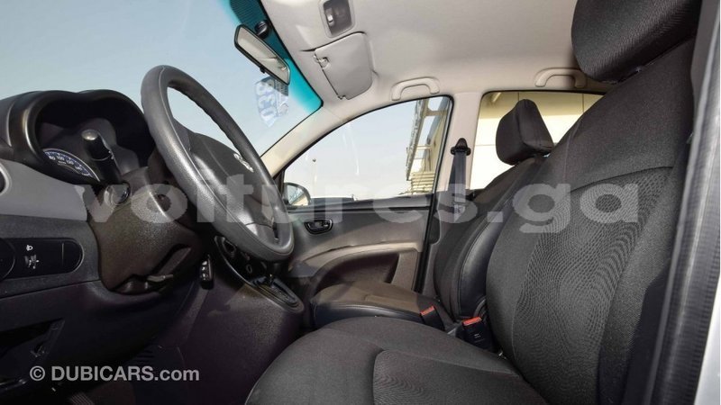 Big with watermark hyundai i10 estuaire import dubai 4596