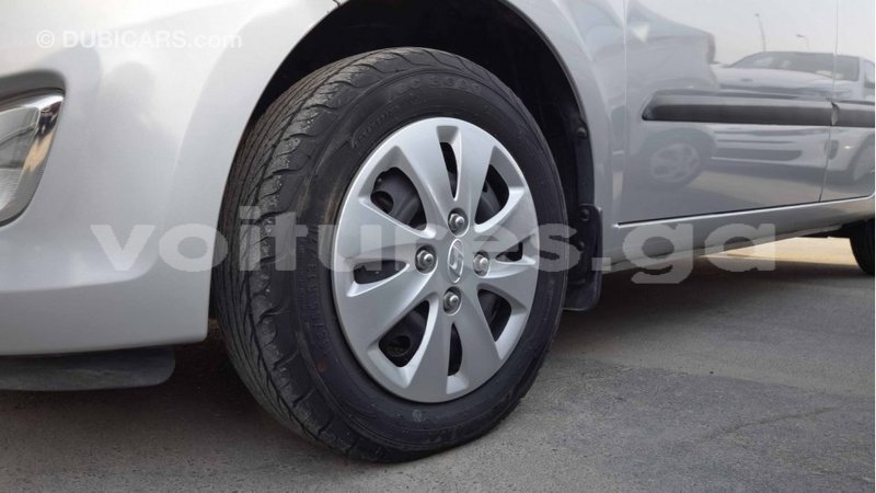 Big with watermark hyundai i10 estuaire import dubai 4596