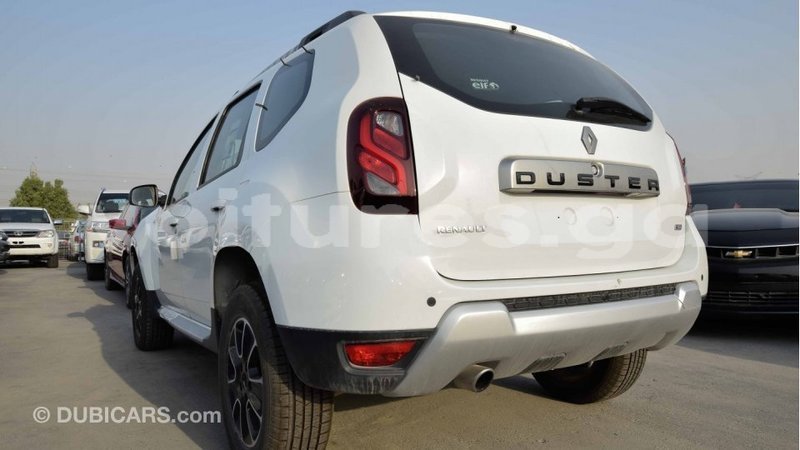 Big with watermark renault duster estuaire import dubai 4597