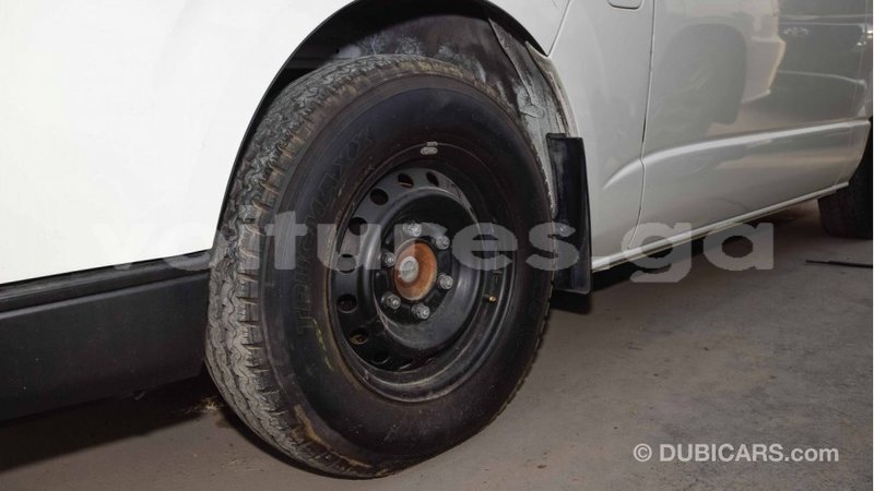 Big with watermark toyota hiace estuaire import dubai 4598