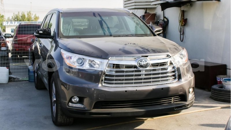 Big with watermark toyota highlander estuaire import dubai 4605