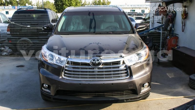 Big with watermark toyota highlander estuaire import dubai 4605