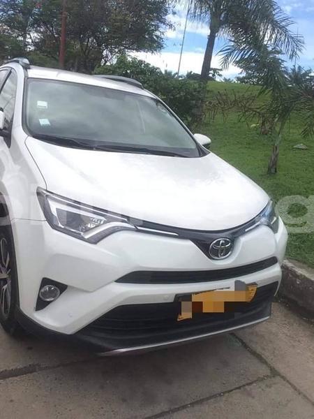 Big with watermark toyota rav4 estuaire libreville 4616