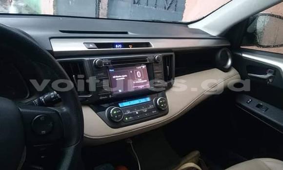 Sayi Na hannu Toyota RAV4 White Mota in Libreville a estuary Sayi Na hannu Toyota RAV4 White Mota in Libreville a estuary