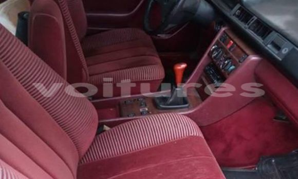 Acheter Occasion Voiture Mercedes‒Benz 230 Rouge à Libreville au Estuaire Acheter Occasion Voiture Mercedes‒Benz 230 Rouge à Libreville au Estuaire
