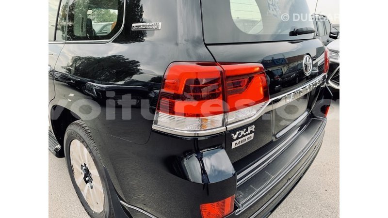 Big with watermark toyota land cruiser estuaire import dubai 4617