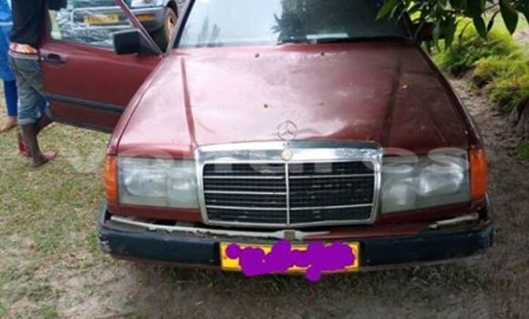 Acheter Occasion Voiture Mercedes-Benz 230 Rouge à Libreville, Estuaire Acheter Occasion Voiture Mercedes-Benz 230 Rouge à Libreville, Estuaire