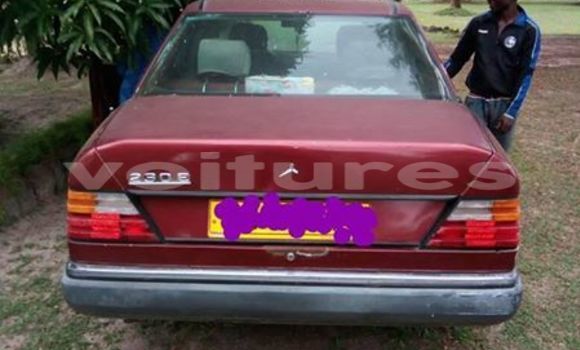 Acheter Occasion Voiture Mercedes-Benz 230 Rouge à Libreville, Estuaire Acheter Occasion Voiture Mercedes-Benz 230 Rouge à Libreville, Estuaire