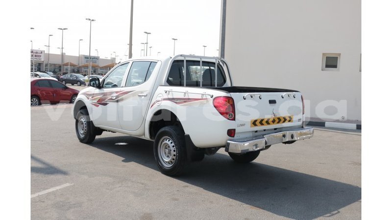 Big with watermark mitsubishi l200 estuaire import dubai 4619