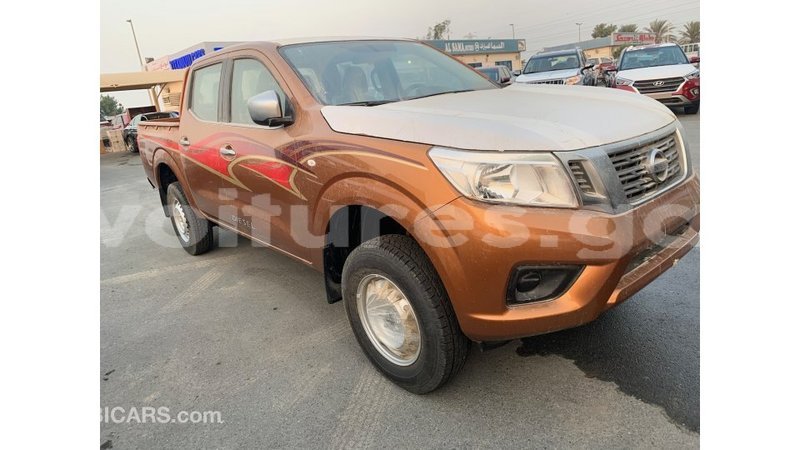 Big with watermark nissan navara estuaire import dubai 4622