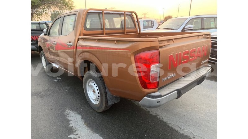 Big with watermark nissan navara estuaire import dubai 4622