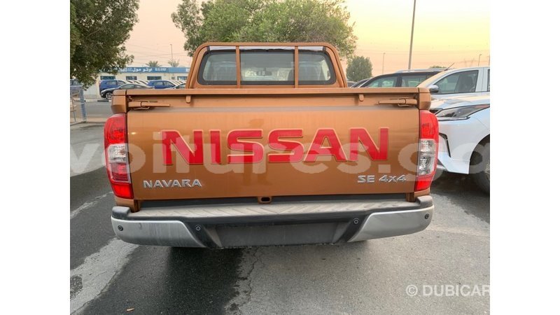 Big with watermark nissan navara estuaire import dubai 4622