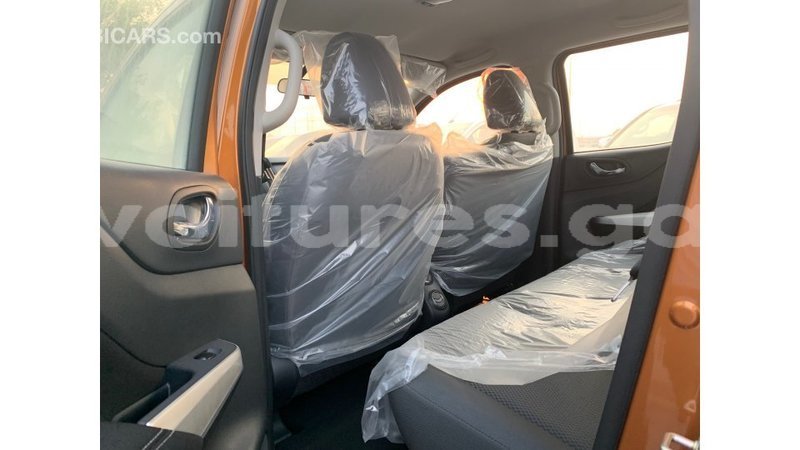 Big with watermark nissan navara estuaire import dubai 4622