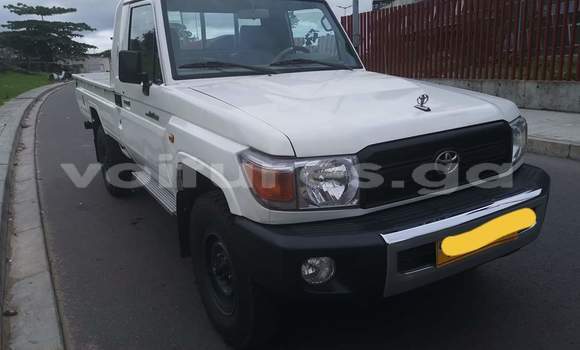 Sayi Na hannu Toyota Land Cruiser White Mota in Libreville a estuary Sayi Na hannu Toyota Land Cruiser White Mota in Libreville a estuary