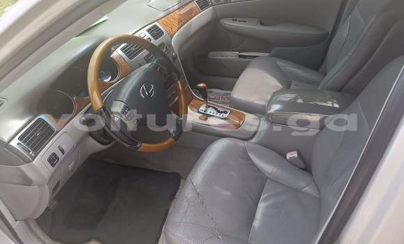 Sayi Na hannu Lexus ES 300 Azurfa Mota in Libreville a estuary Sayi Na hannu Lexus ES 300 Azurfa Mota in Libreville a estuary