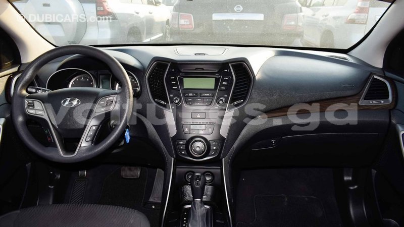 Big with watermark hyundai santa fe estuaire import dubai 4633