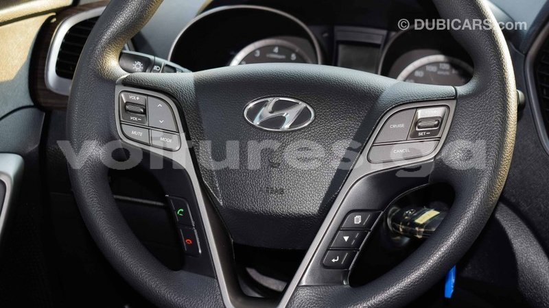 Big with watermark hyundai santa fe estuaire import dubai 4633