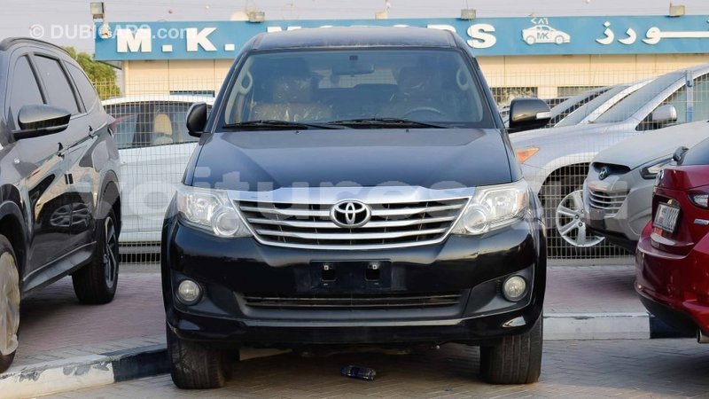 Big with watermark toyota fortuner estuaire import dubai 4637