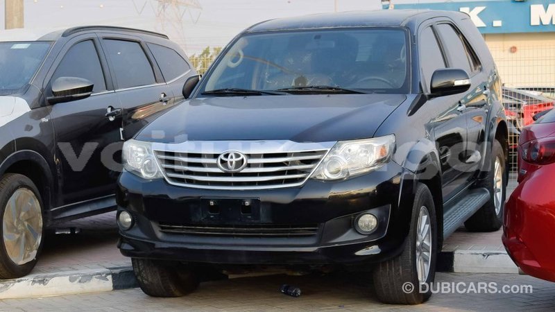 Big with watermark toyota fortuner estuaire import dubai 4637