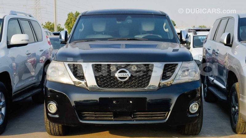 Big with watermark nissan patrol estuaire import dubai 4638