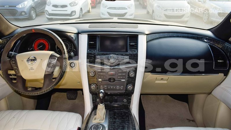 Big with watermark nissan patrol estuaire import dubai 4638