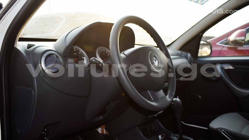 Big with watermark renault duster estuaire import dubai 4639