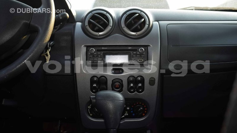 Big with watermark renault duster estuaire import dubai 4639