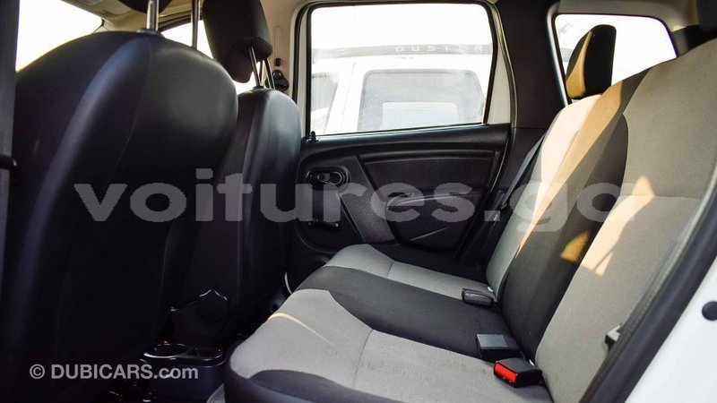 Big with watermark renault duster estuaire import dubai 4640