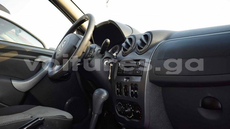 Big with watermark renault duster estuaire import dubai 4640