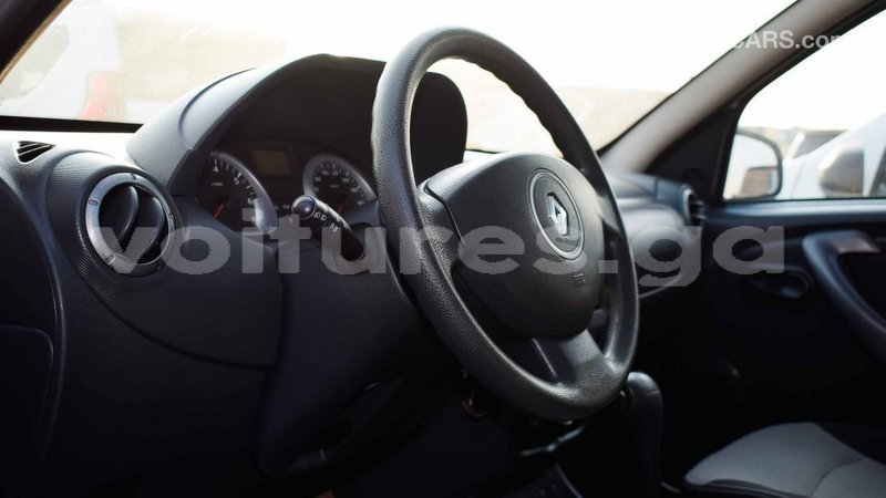 Big with watermark renault duster estuaire import dubai 4641