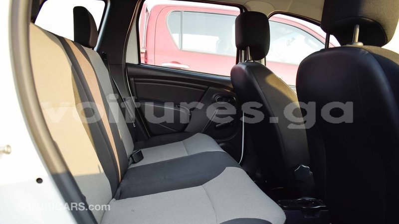 Big with watermark renault duster estuaire import dubai 4641