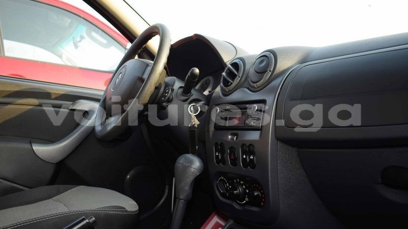 Big with watermark renault duster estuaire import dubai 4641