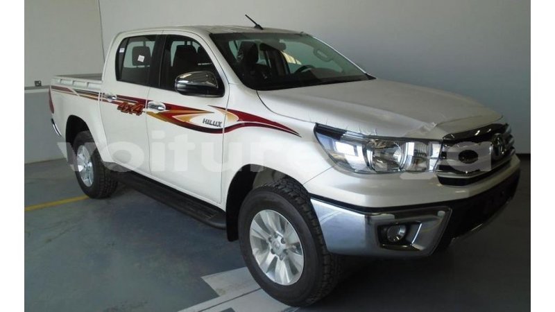 Big with watermark toyota hilux estuaire import dubai 4644