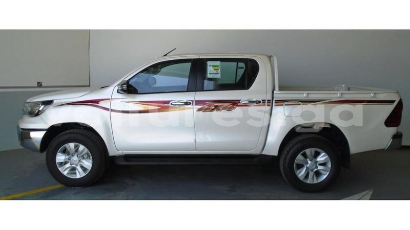 Big with watermark toyota hilux estuaire import dubai 4644