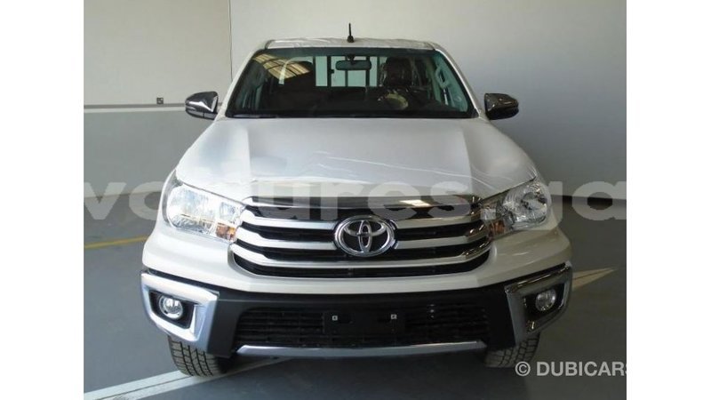 Big with watermark toyota hilux estuaire import dubai 4644