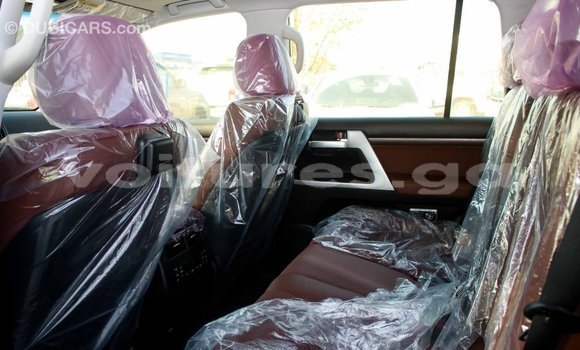 Acheter Import Voiture Toyota Land Cruiser Noir à Import - Dubai, Estuaire Acheter Import Voiture Toyota Land Cruiser Noir à Import - Dubai, Estuaire