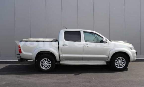 Sayi Na hannu Toyota Hilux M Mota in Libreville a estuary Sayi Na hannu Toyota Hilux M Mota in Libreville a estuary