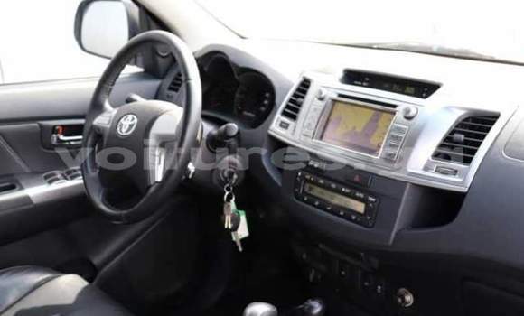 Sayi Na hannu Toyota Hilux M Mota in Libreville a estuary Sayi Na hannu Toyota Hilux M Mota in Libreville a estuary