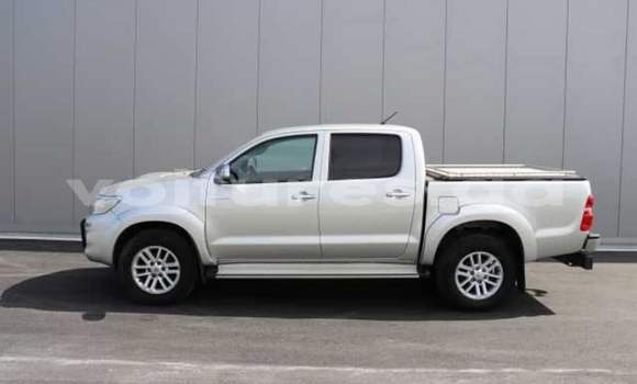 Sayi Na hannu Toyota Hilux M Mota in Libreville a estuary Sayi Na hannu Toyota Hilux M Mota in Libreville a estuary