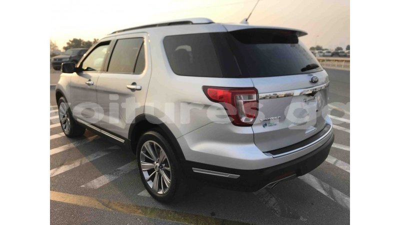 Big with watermark ford explorer estuaire import dubai 4656