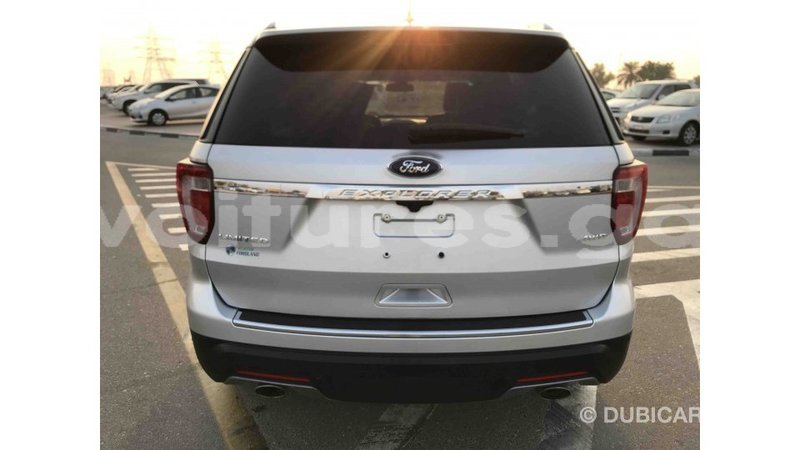 Big with watermark ford explorer estuaire import dubai 4656